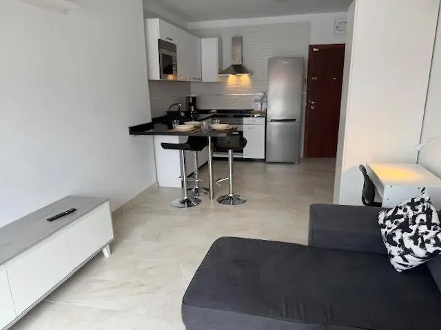 Vv Lava 8 坎德拉里亚